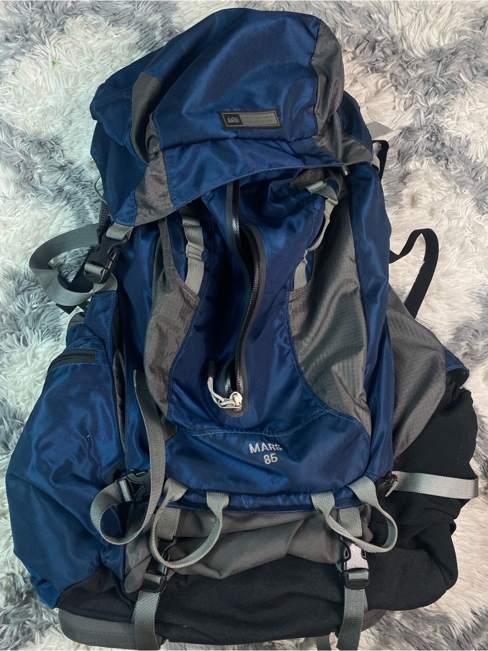 REI Mars 85 Medium backpack Camping  & Hiking Great Condition